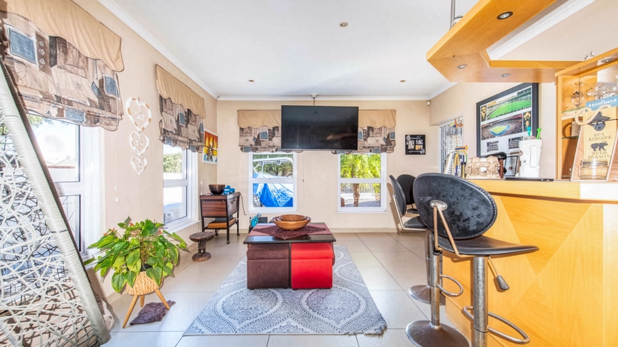 4 Bedroom Property for Sale in Welgelegen Western Cape
